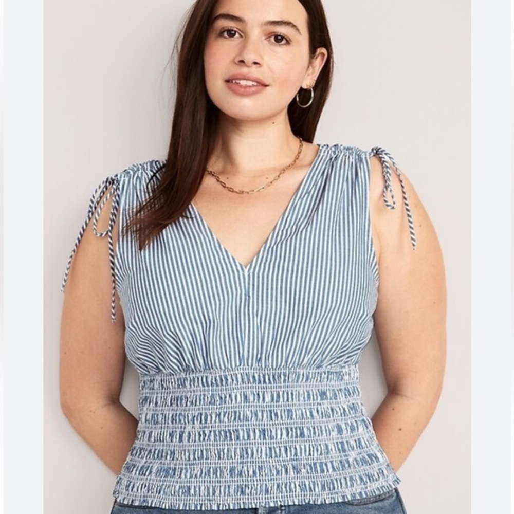 Old Navy Blue and White Smocked Tie Front Blouse in size xxlg t new with tag